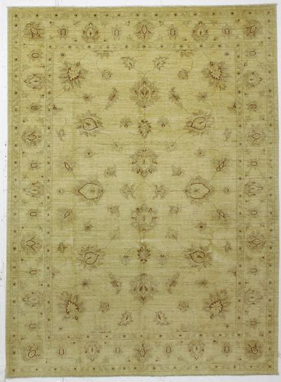 Ivory Ushak Rug #231 • 7′2″ x 9′9″ • Wool on Cotton