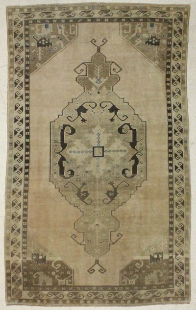 Ivory Konya Rug #780 • 6′1″ x 10′4″ • 100% Wool