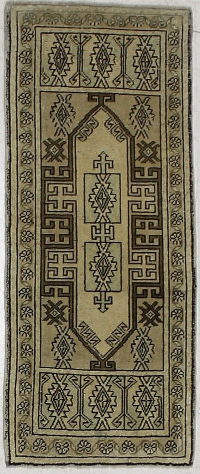 Ivory Konya Rug #1969 • 1′9″ x 4′2″ • 100% Wool