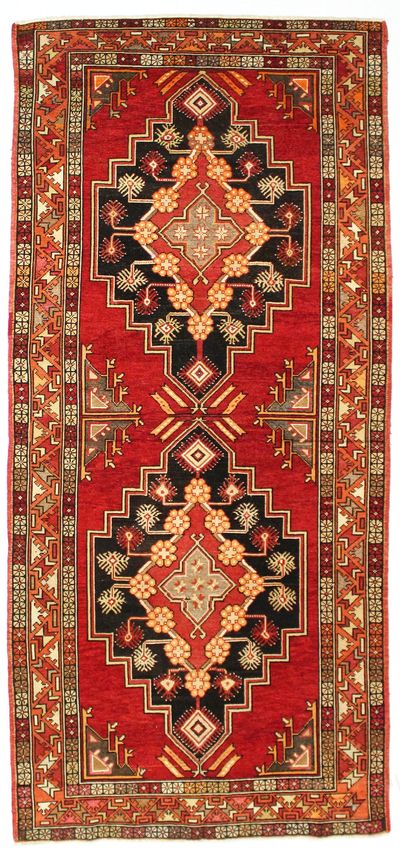 Red Konya Rug #7907 • 4′11″ x 10′9″ • 100% Wool