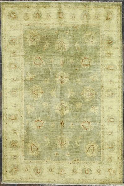 Gray Ushak Rug #8823 • 3′11″ x 5′11″ • Wool on Cotton
