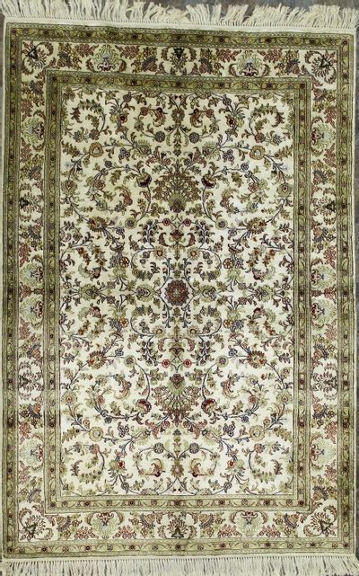 Ivory Spon Rug #210 • 4′0″ x 6′0″ • Silk on Cotton