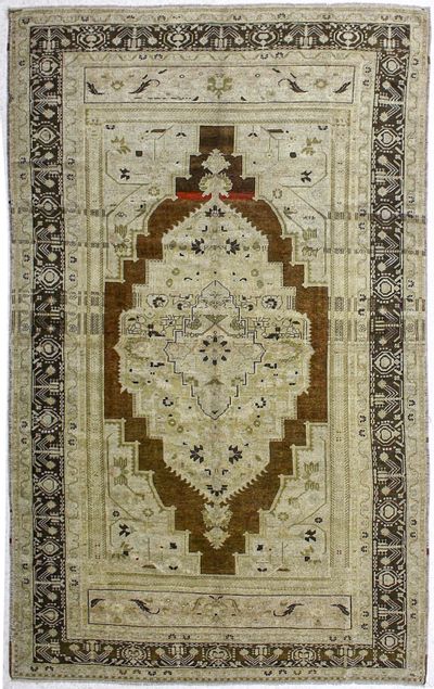 Ivory Konya Rug #761 • 7′3″ x 11′8″ • 100% Wool