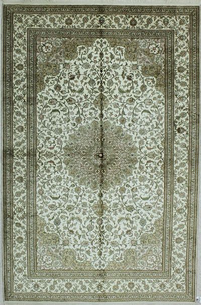 Ivory Spon Rug #499 • 5′0″ x 8′0″ • Silk on Cotton
