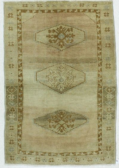 Ivory Konya Rug #124 • 3′9″ x 5′7″ • 100% Wool