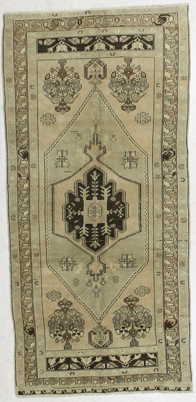 beige Konya Rug #1720 • 3′11″ x 8′3″ • 100% Wool