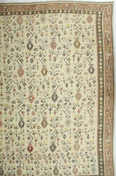 Ivory Anatolia Rug #1773 • 13′3″ x 16′4″ • 100% Wool