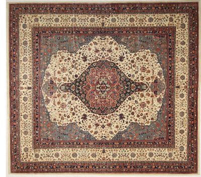 Ivory Serapi Rug #725 • 11′0″ x 12′2″ • 100% Wool