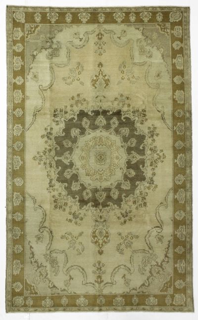 Ivory Konya Rug #44 • 6′4″ x 10′4″ • 100% Wool