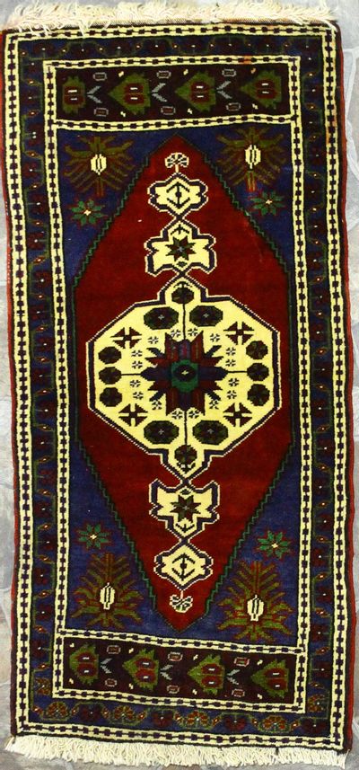 Red Konya Rug #890 • 1′10″ x 3′10″ • 100% Wool