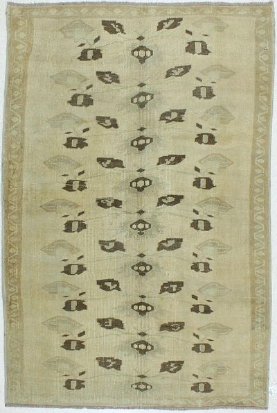 Ivory Konya Rug #175 • 4′11″ x 7′5″ • 100% Wool