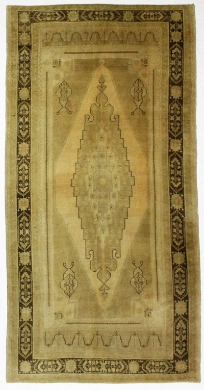 Ivory Konya Rug #1036 • 5′7″ x 11′1″ • 100% Wool