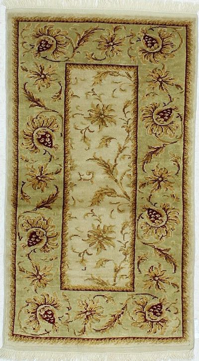 Ivory Ushak Rug #458 • 2′8″ x 4′10″ • 100% Wool