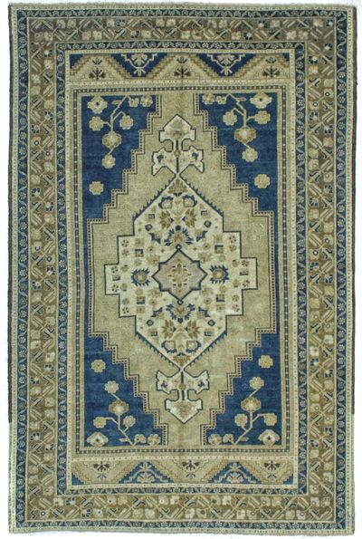 Light Green Konya Rug #973 • 5′6″ x 8′3″ • 100% Wool