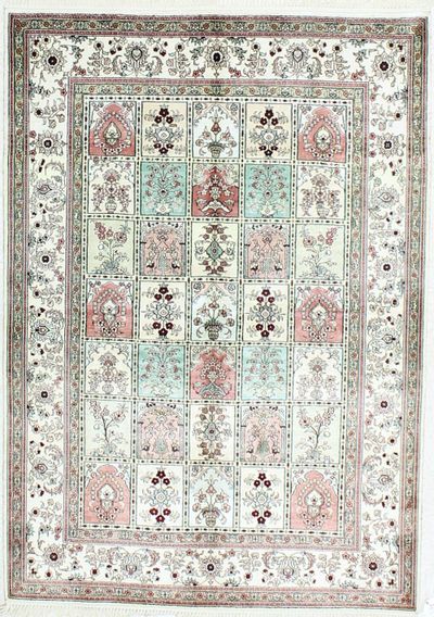 Ivory Spon Rug #498 • 4′0″ x 6′0″ • Silk on Cotton