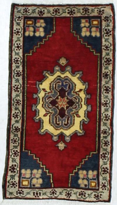Red Konya Rug #914 • 1′7″ x 2′10″ • 100% Wool