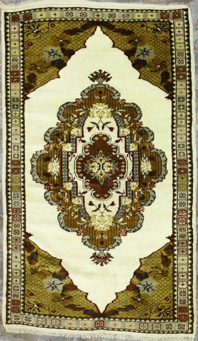 Ivory Milas Rug #8556 • 3′1″ x 5′2″ • 100% Wool