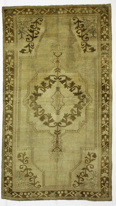 Ivory Konya Rug #921 • 5′9″ x 10′3″ • 100% Wool
