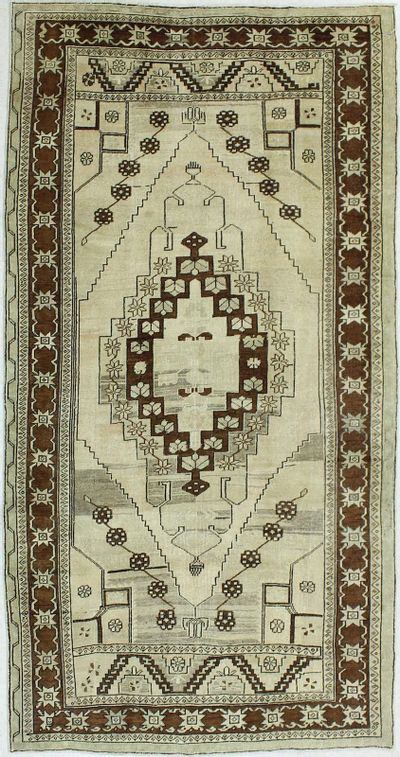 Ivory Konya Rug #1035 • 5′7″ x 10′9″ • 100% Wool