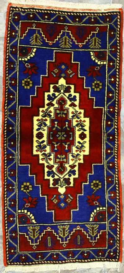 Red Konya Rug #888 • 1′10″ x 3′10″ • 100% Wool